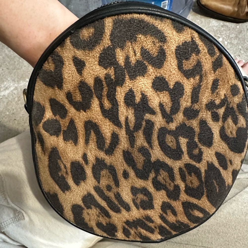 Round express Cheetah bag with gold chain